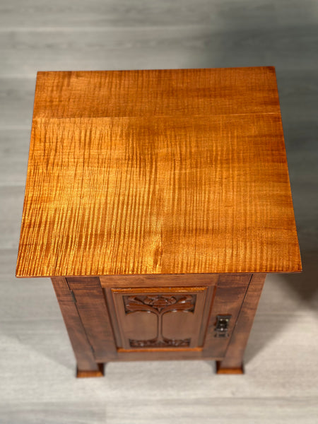 A Pair Of Arts And Crafts Fiddle Back Maple Bedside Cabinets