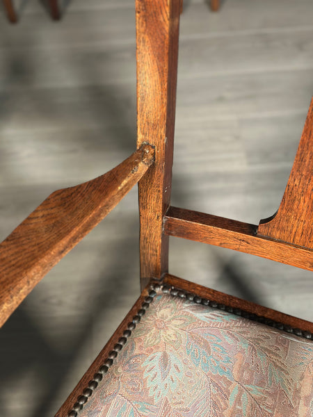 A Set Of Six Pure Arts And Crafts Oak Dining Chairs