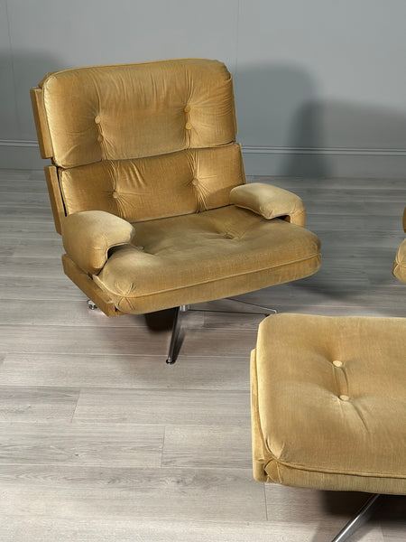 Howard Keith His And Hers Kohinoor Armchair’s And Footstool