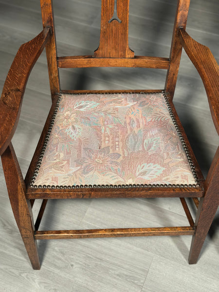 A Set Of Six Pure Arts And Crafts Oak Dining Chairs