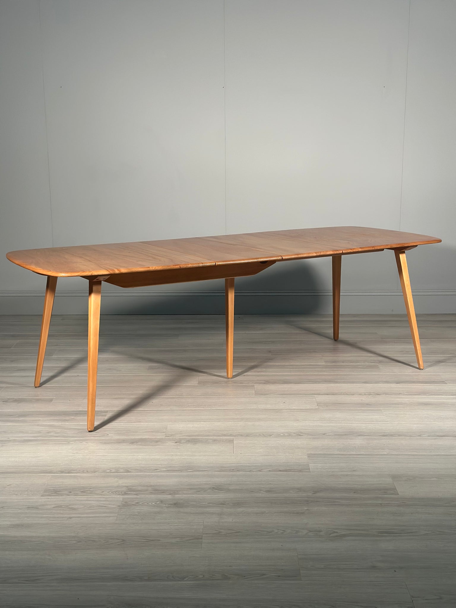 Ercol Grand Windsor Dining Table