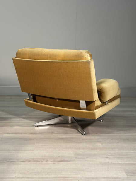 Howard Keith His And Hers Kohinoor Armchair’s And Footstool