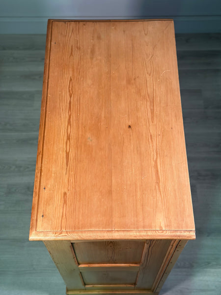 Early 19th Century Pine Linen Press