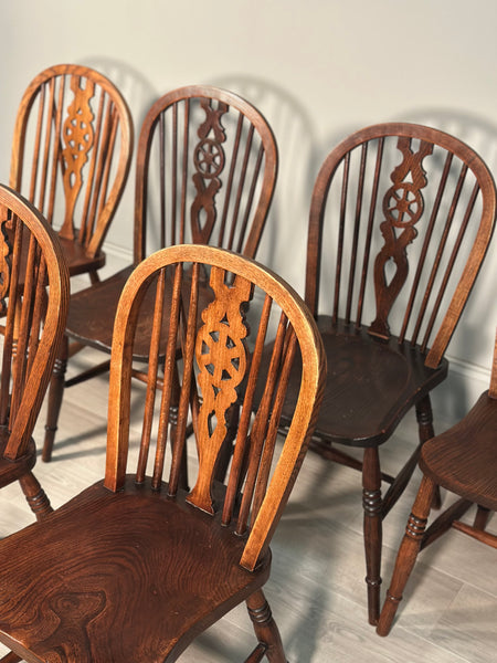 A Set of 6 19th Century Wheelback Dining Chairs