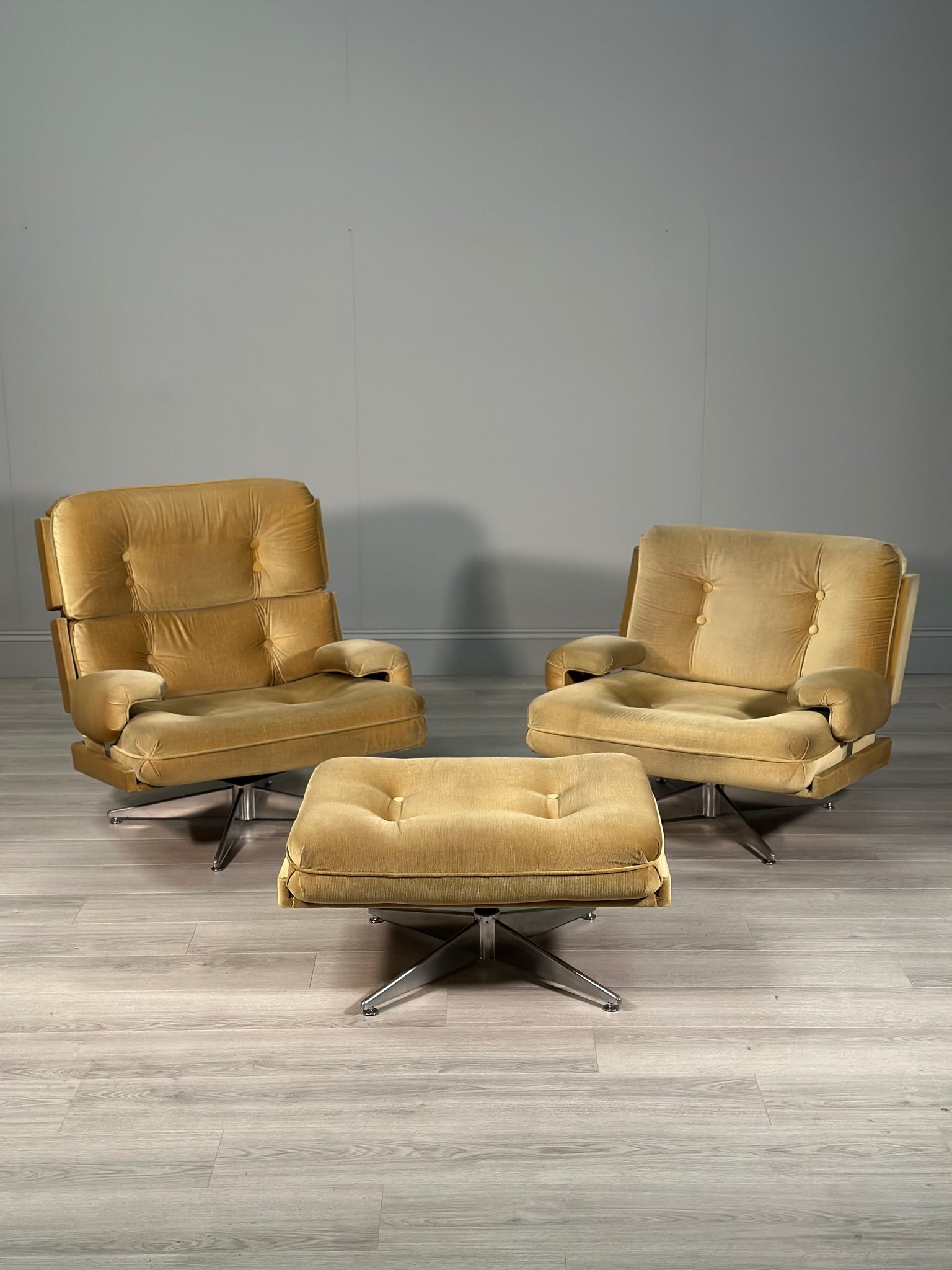 Howard Keith His And Hers Kohinoor Armchair’s And Footstool