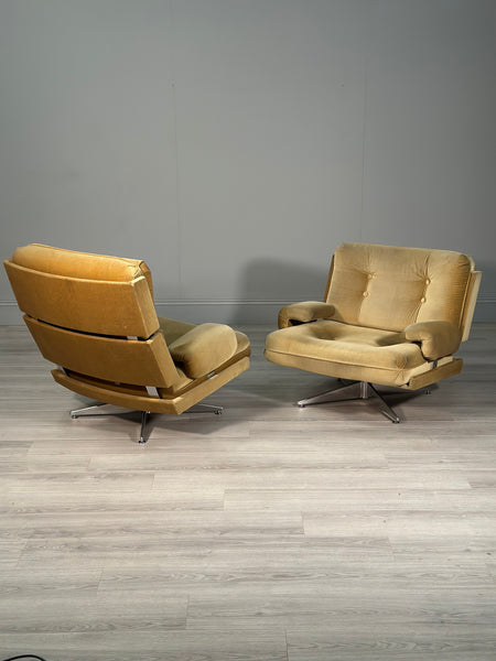 Howard Keith His And Hers Kohinoor Armchair’s And Footstool