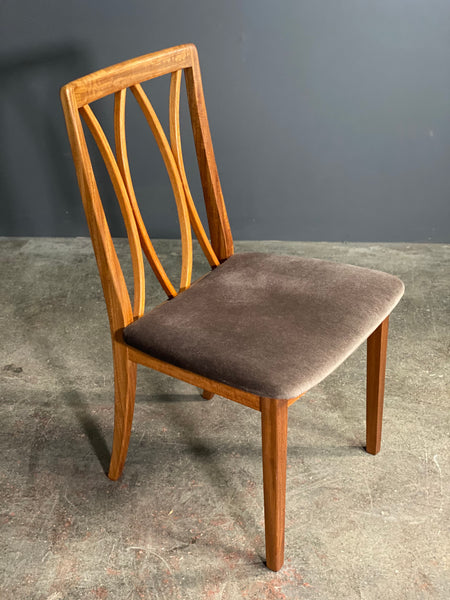 Mid 20th Century G Plan Extending Dining Table With 6 Chairs