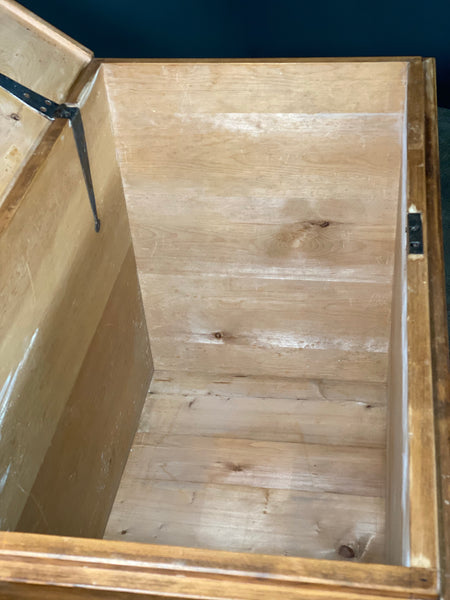 Large Victorian Pine Bedding Box