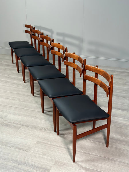 A Set Of 6 Model 30 Dining Chairs By Poul Hundevad