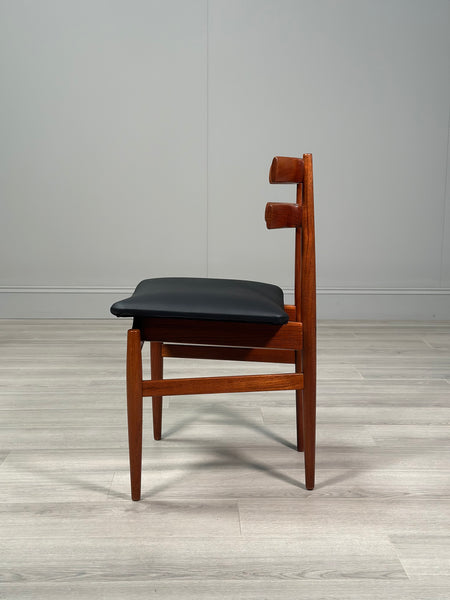 A Set Of 6 Model 30 Dining Chairs By Poul Hundevad