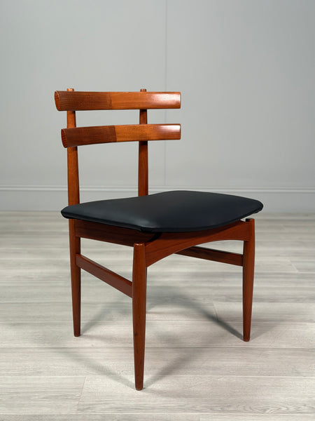 A Set Of 6 Model 30 Dining Chairs By Poul Hundevad