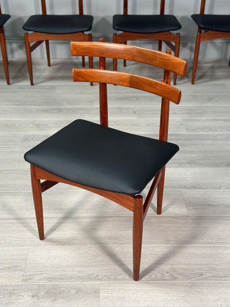 A Set Of 6 Model 30 Dining Chairs By Poul Hundevad