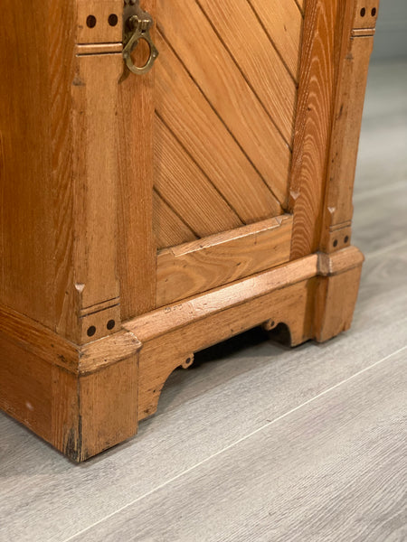 19th Century Aesthetic Movement Ash Washstand