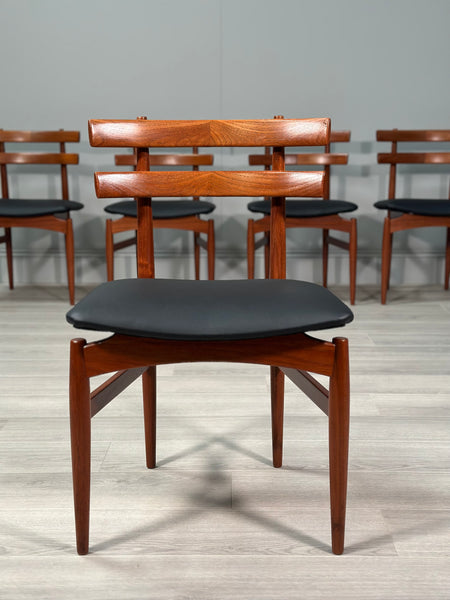 A Set Of 6 Model 30 Dining Chairs By Poul Hundevad