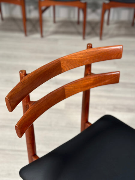 A Set Of 6 Model 30 Dining Chairs By Poul Hundevad