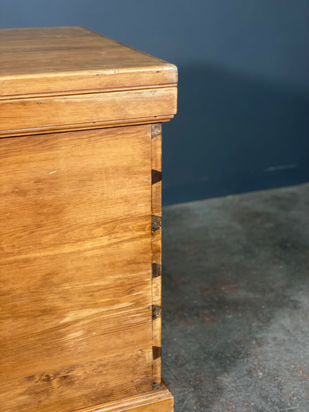 Large Victorian Pine Bedding Box