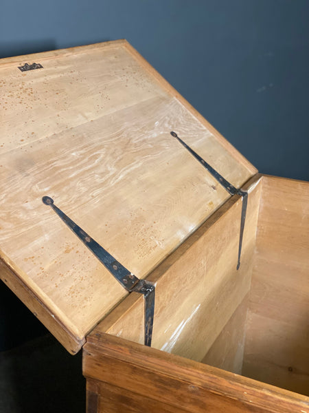Large Victorian Pine Bedding Box