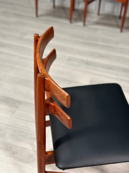 A Set Of 6 Model 30 Dining Chairs By Poul Hundevad