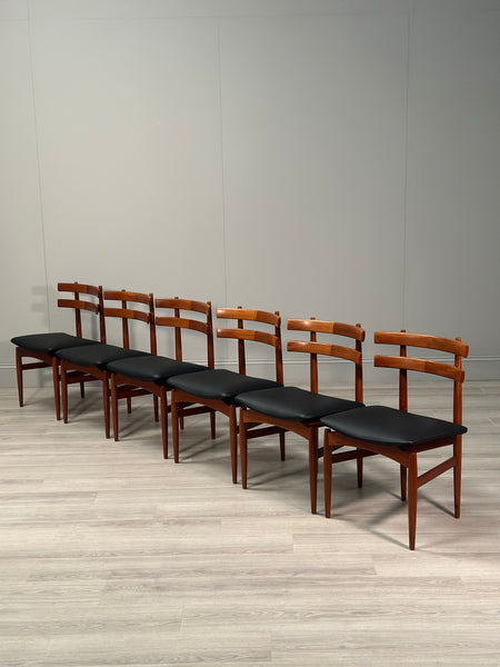 A Set Of 6 Model 30 Dining Chairs By Poul Hundevad